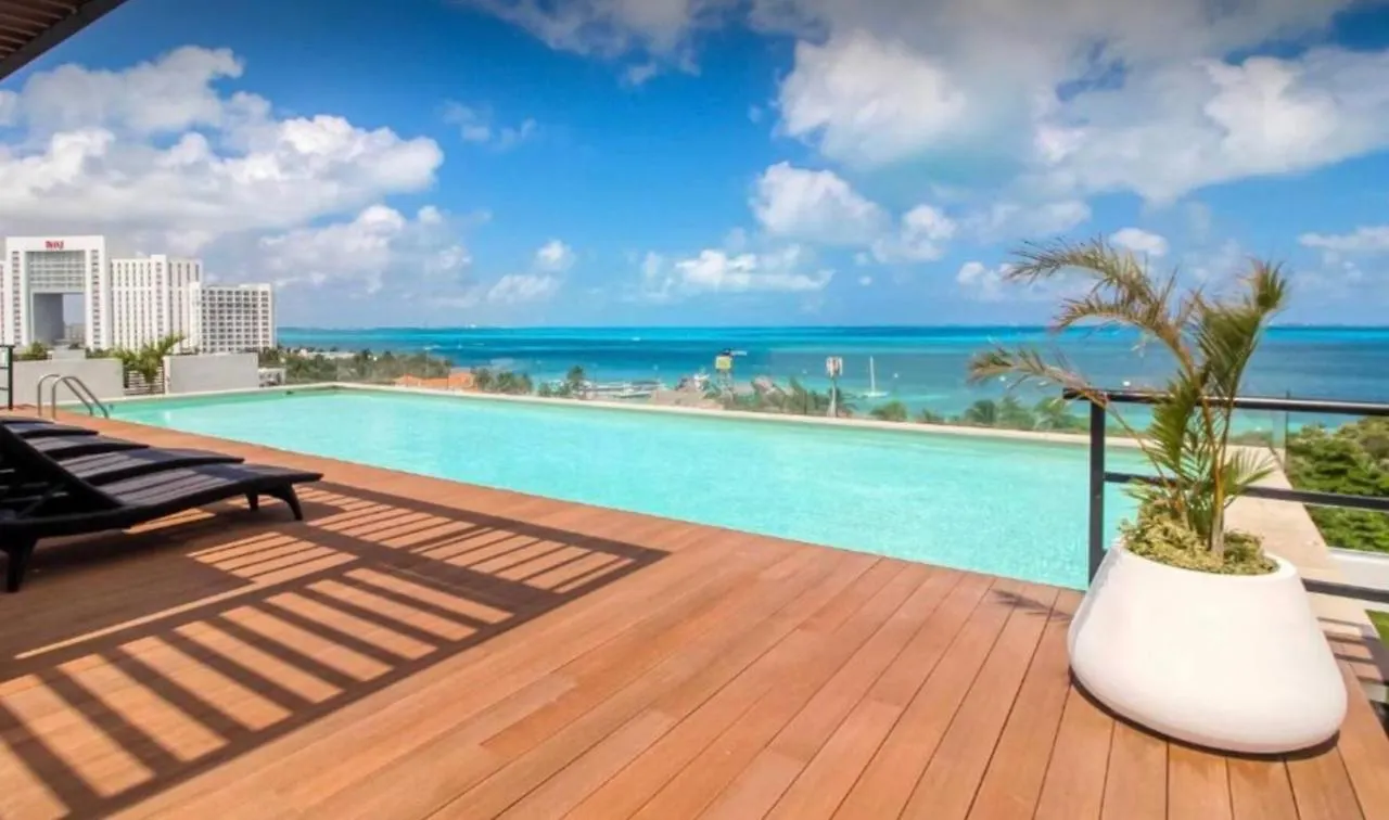 Takh Cancun 0*,